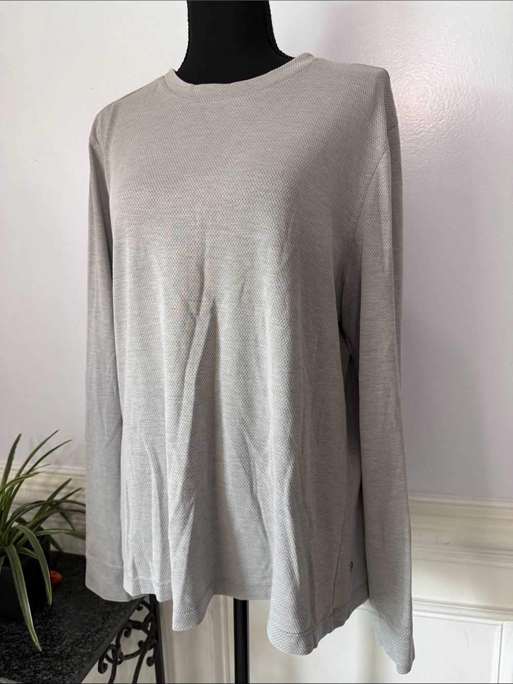 Lululemon Grey Long Sleeve Lightweight Crew Neck Shirt M